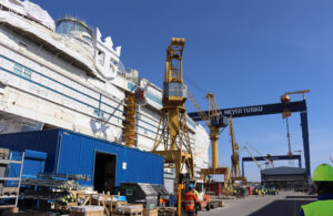Icon of the Seas de Royal Caribbean en construcción