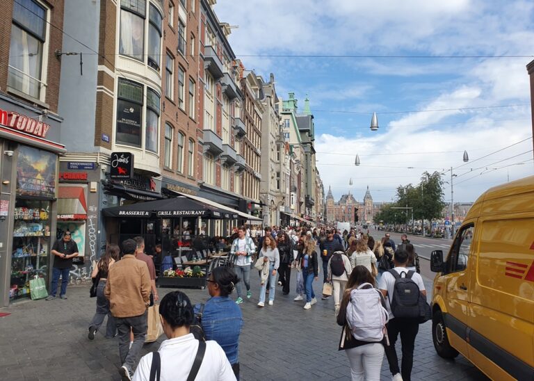 Amsterdam prohibe nuevos hoteles