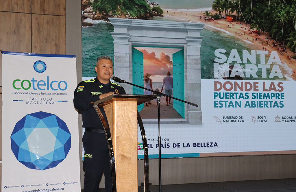 Luis Gómez, Policía