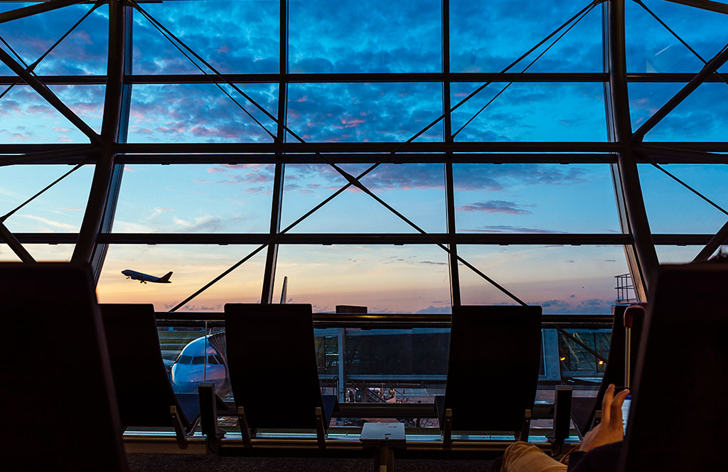 Restricciones federales aumentarían los recortes de vuelos en EE. UU.