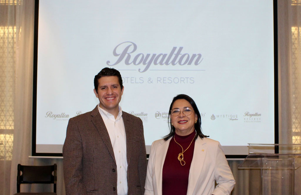 Alejandro Rodríguez, vicepresidente de Marketing y Relaciones Públicas junto a Claudia García Siordia, directora comercial Regional-México