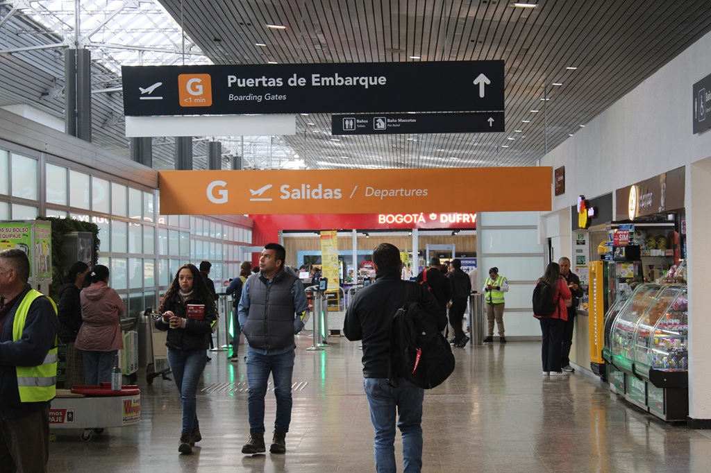 salidas de colombianos al exterior 2025